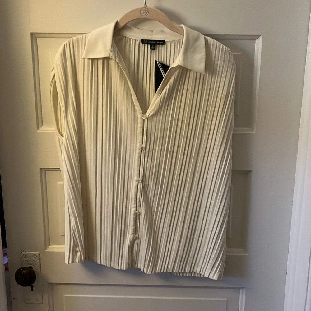 White button up short sleeve shirt